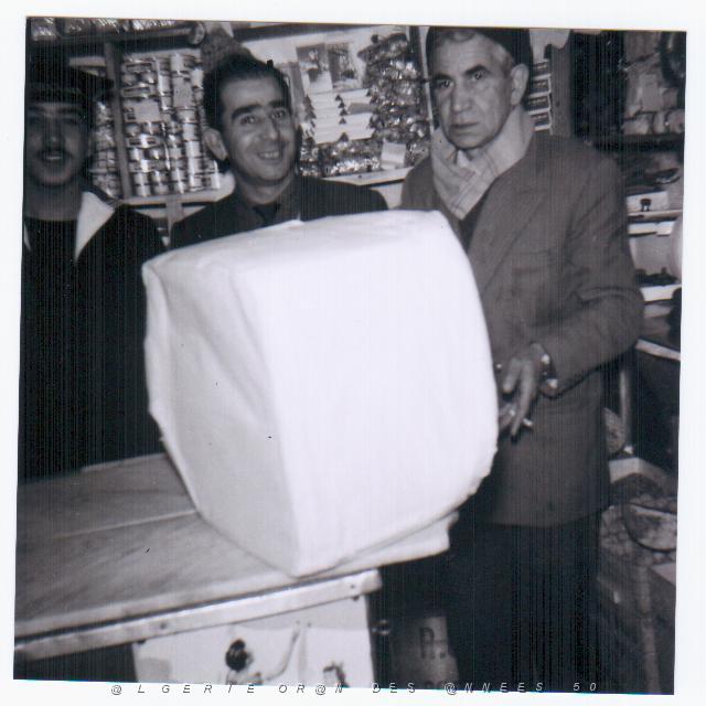 EIF D ORANIE 69 jacquie en marin mr kayen et papa dans son epicerie a oran.jpg